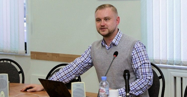 Антон Войцеховский ведет лекцию для студентов
