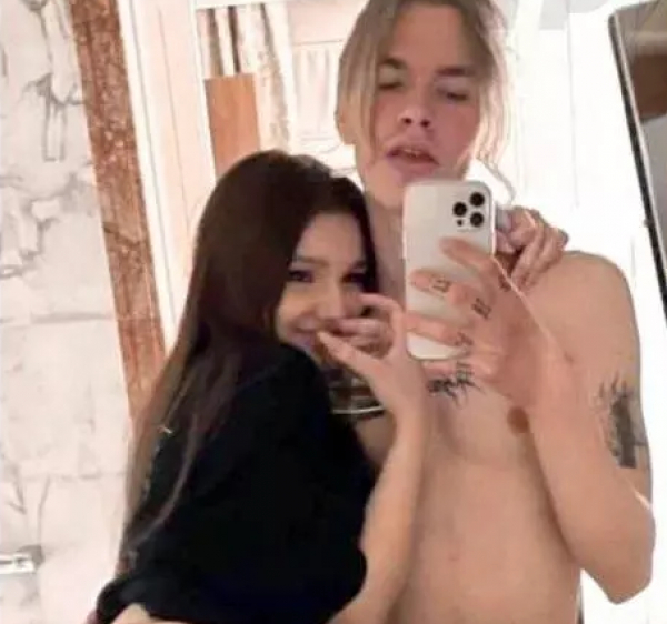 Даниил Соловьев с девушкой