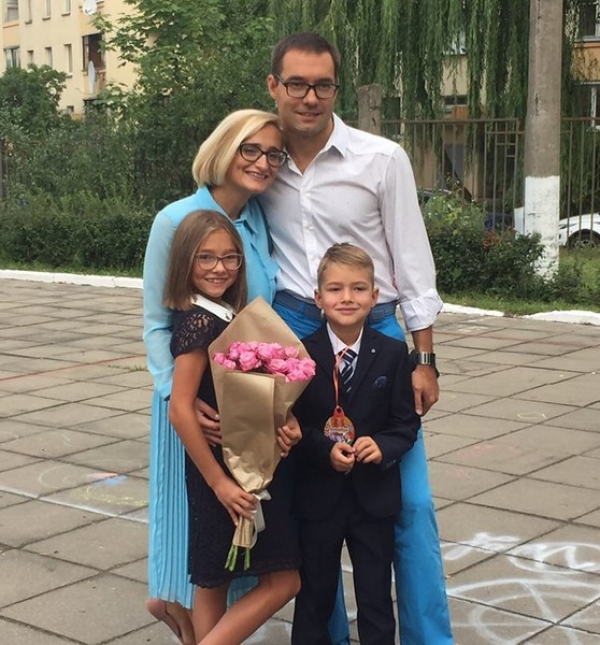 Старцева с мужем и детьми