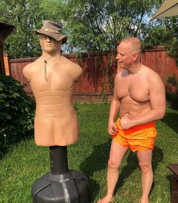 Эрнест в форме