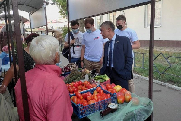 С коллегами по партии