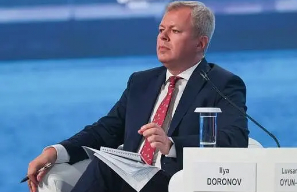 Доронов - модератор пленарки ВЭФ, сентябрь 2022