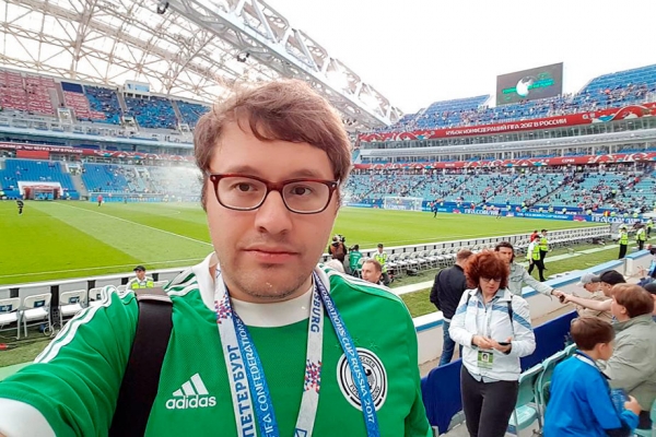 Дементьев—фанат футбола