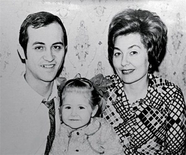 Маленькая Василиса с родителями