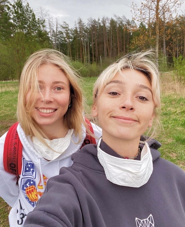 Юля Коваль и Настя Ивлеева